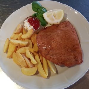 Schweinefleisch Cordon Bleu mit Pommes frites