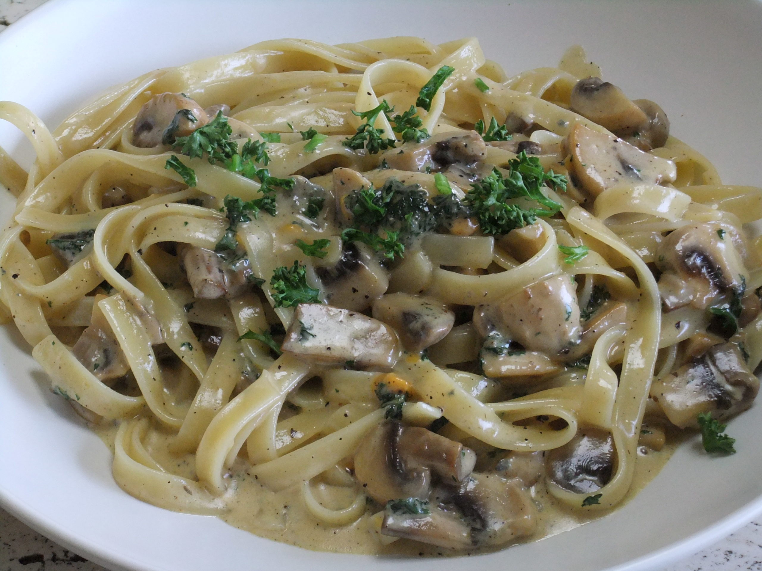 Tagliatelle mit Steinpilzen und Sahne.