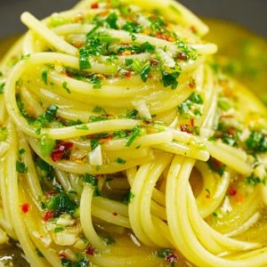Spaghetti mit Knoblauch, Öl und Peperoncino